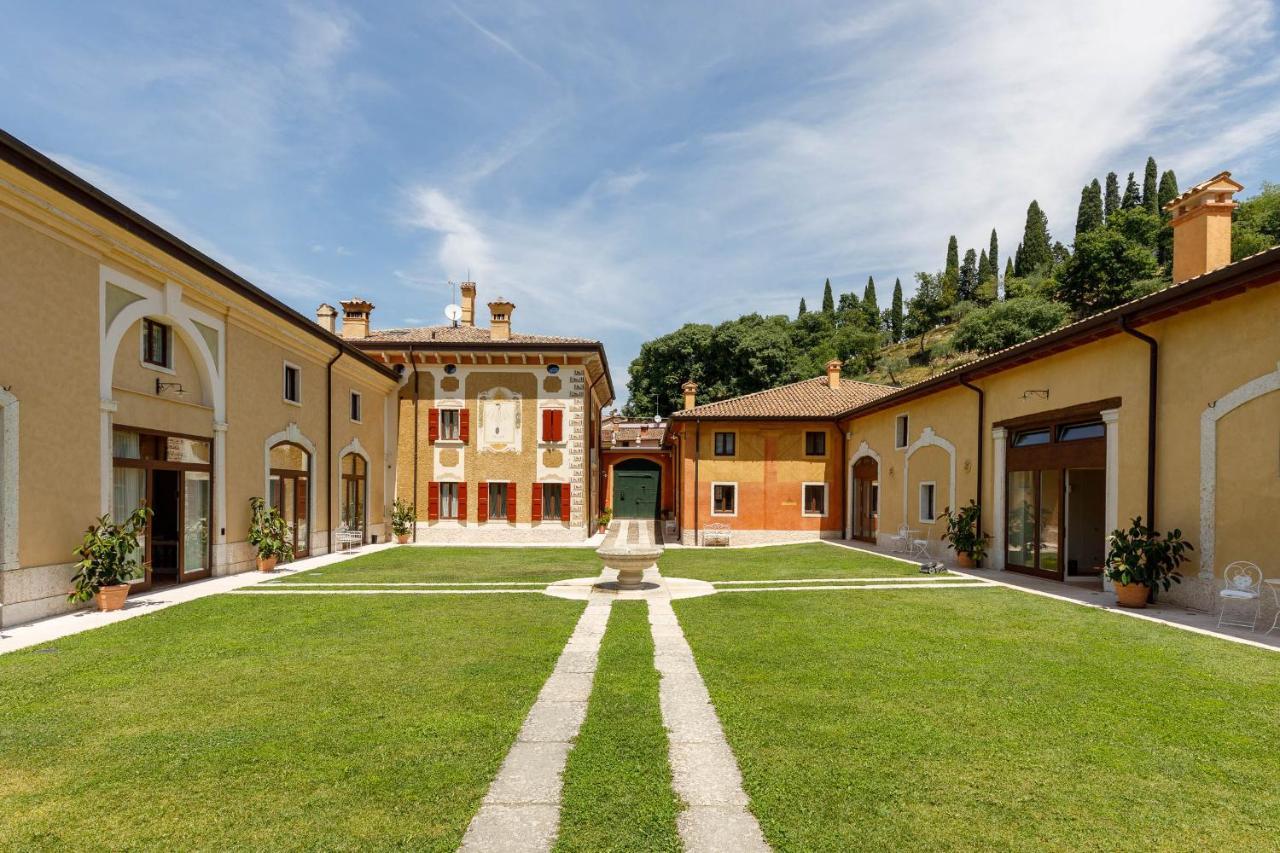 Villa Padovani Relais De Charme - Adults Only Pastrengo Bagian luar foto
