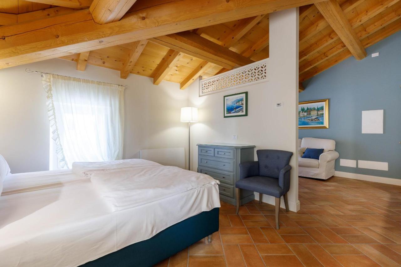 Villa Padovani Relais De Charme - Adults Only Pastrengo Bagian luar foto