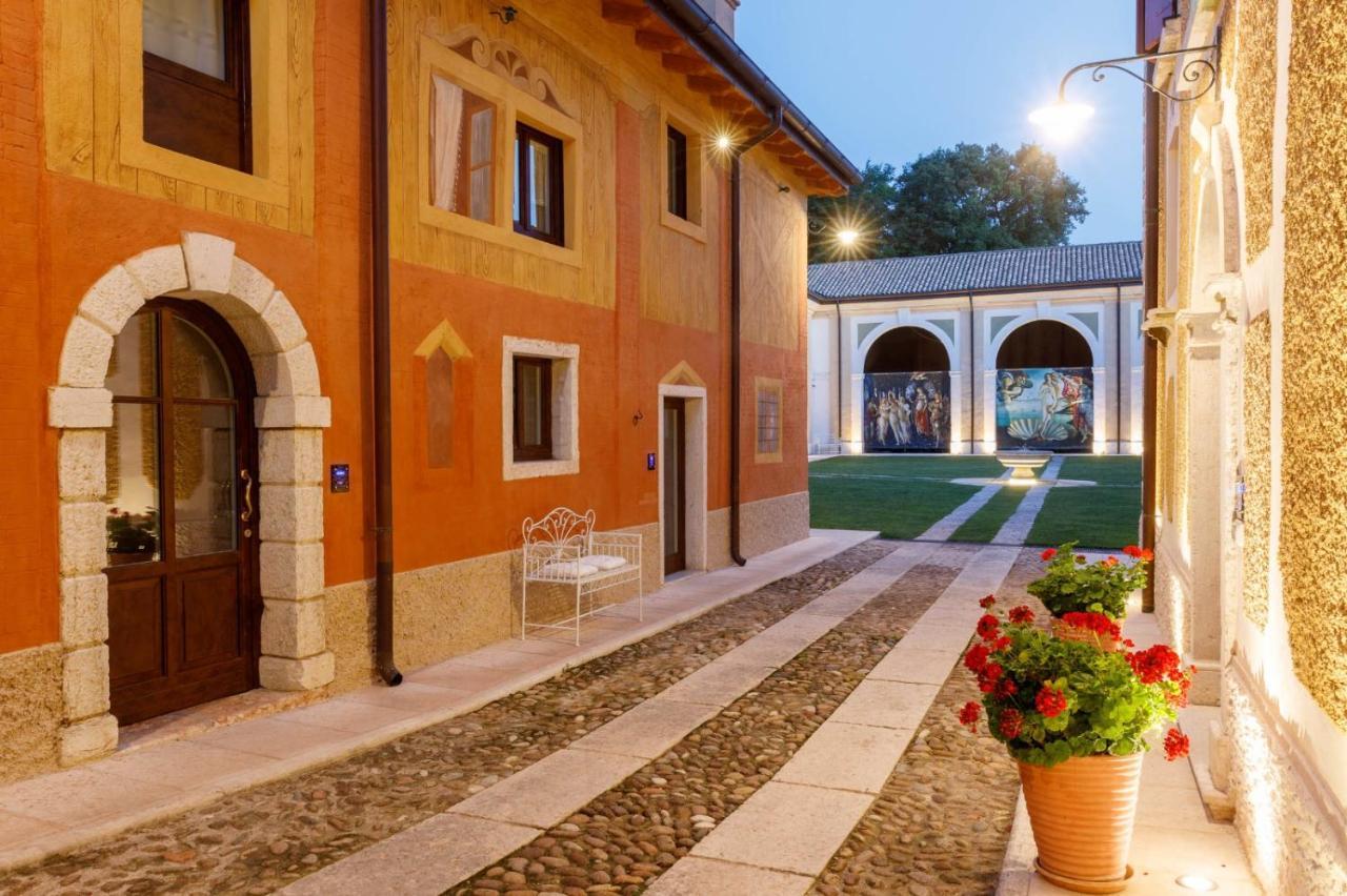 Villa Padovani Relais De Charme - Adults Only Pastrengo Bagian luar foto