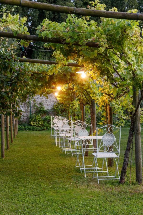 Villa Padovani Relais De Charme - Adults Only Pastrengo Bagian luar foto