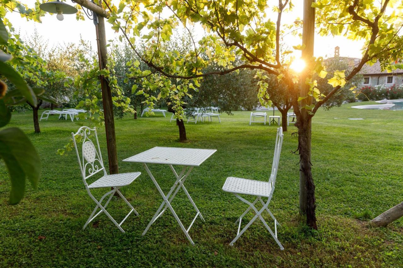 Villa Padovani Relais De Charme - Adults Only Pastrengo Bagian luar foto