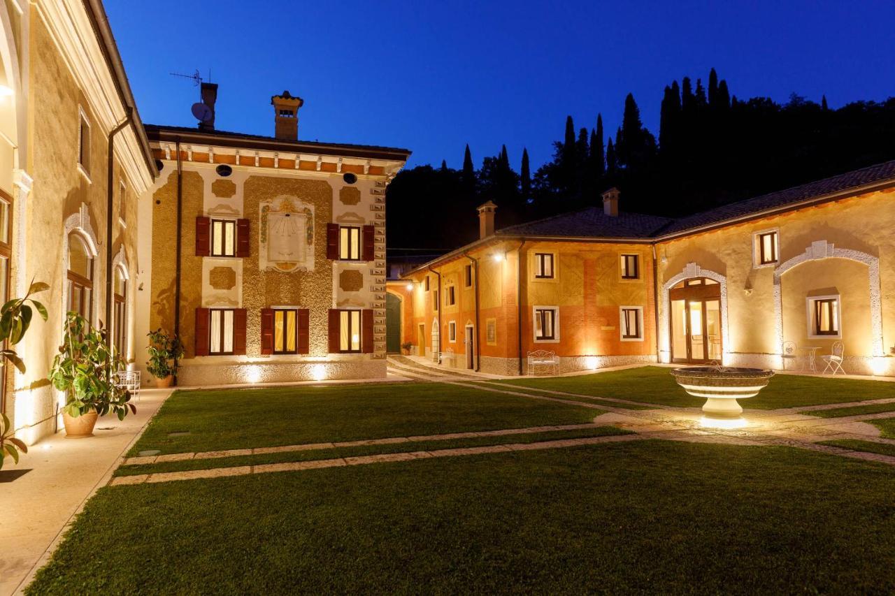Villa Padovani Relais De Charme - Adults Only Pastrengo Bagian luar foto
