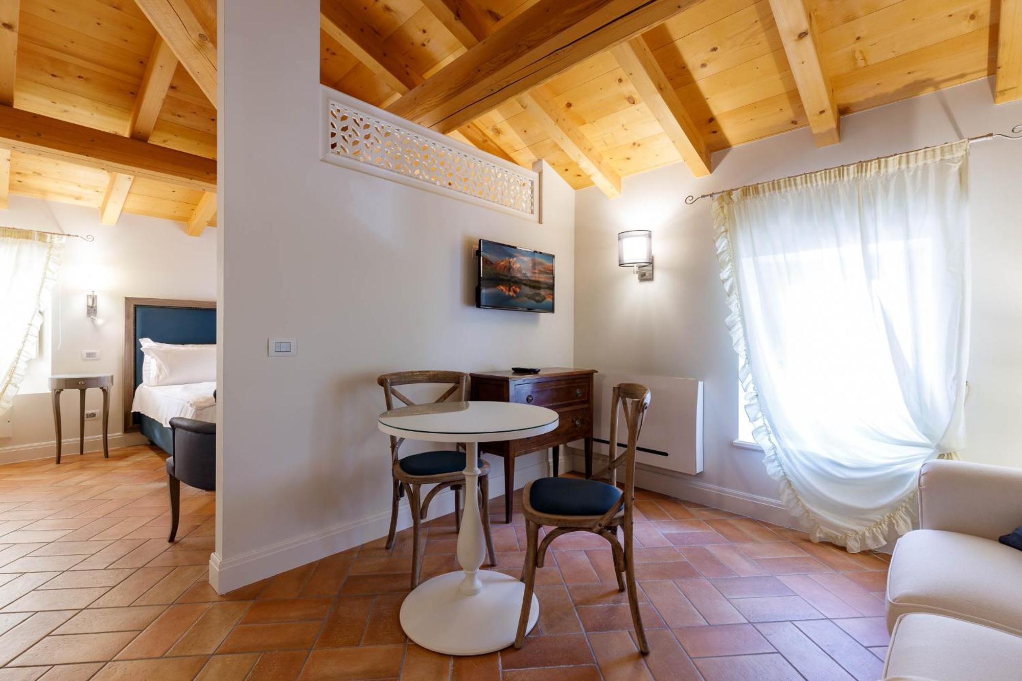 Villa Padovani Relais De Charme - Adults Only Pastrengo Bagian luar foto