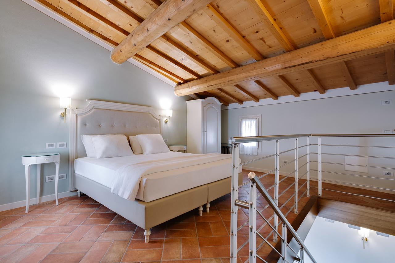 Villa Padovani Relais De Charme - Adults Only Pastrengo Bagian luar foto